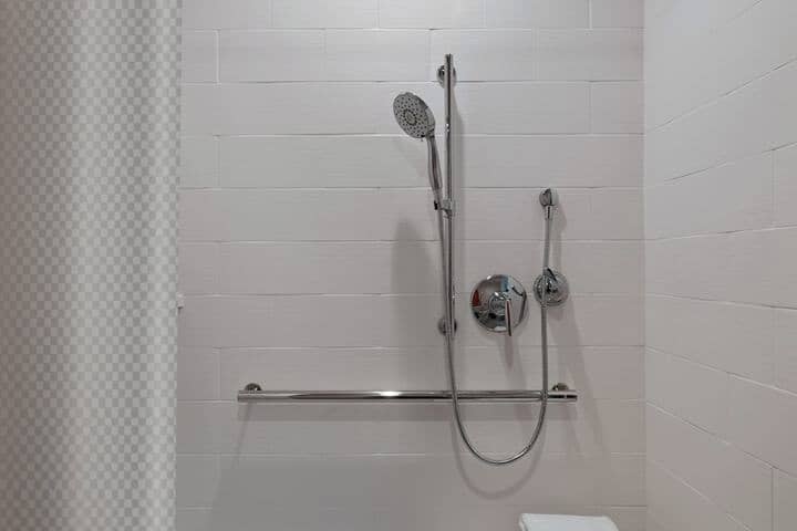 Room 13 of 28