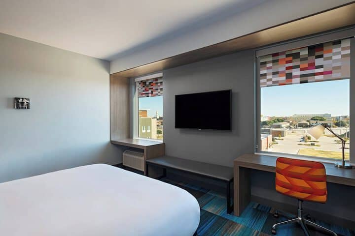 Room 8 of 28