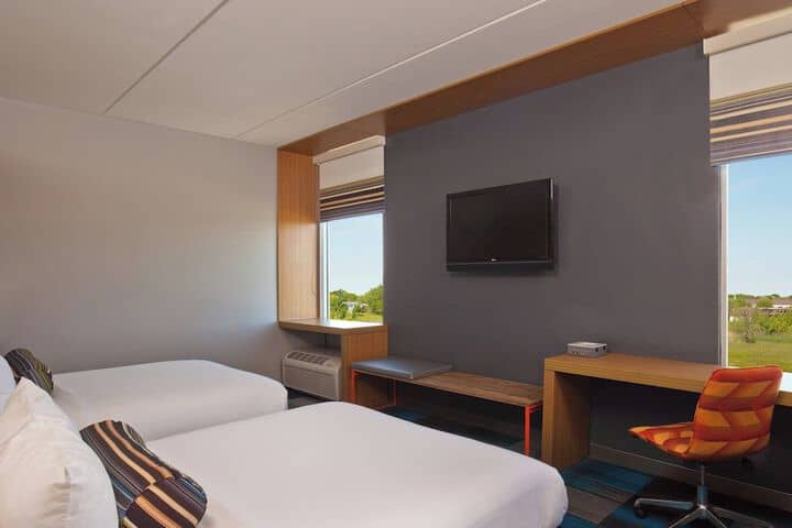 Room 10 of 20