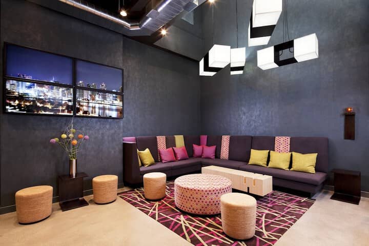 Lounge 45 of 54