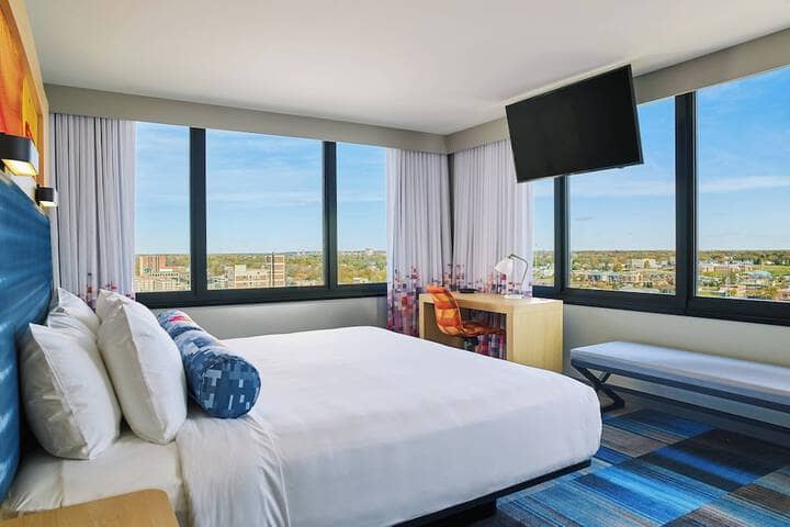 Room 9 of 22