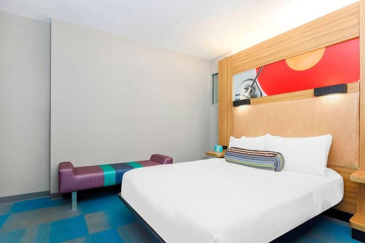 Room 8 of 28