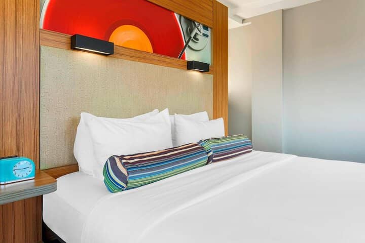 Room 4 of 28